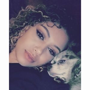 Meet your Posher, Whitney